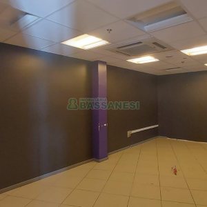 Sala com 460m², 3 vagas, no bairro Sanvitto em Caxias do Sul para Comprar