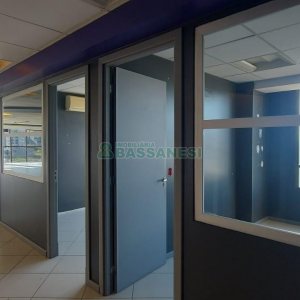 Sala com 460m², 3 vagas, no bairro Sanvitto em Caxias do Sul para Comprar