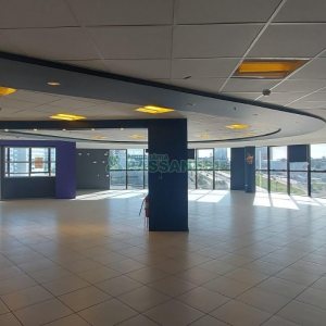 Sala com 460m², 3 vagas, no bairro Sanvitto em Caxias do Sul para Comprar