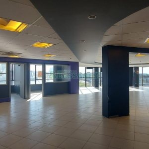 Sala com 460m², 3 vagas, no bairro Sanvitto em Caxias do Sul para Comprar