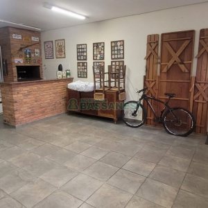 Casa com 270m², 3 dormitórios, 2 vagas, no bairro Altos do Seminario em Caxias do Sul para Comprar