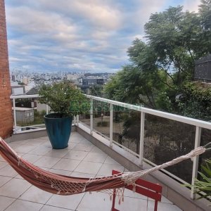 Casa com 270m², 3 dormitórios, 2 vagas, no bairro Altos do Seminario em Caxias do Sul para Comprar