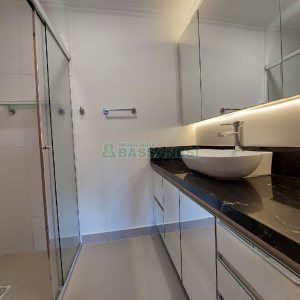 Apto Mobiliado com 58m², 2 dormitórios, 2 vagas, no bairro Madureira em Caxias do Sul para Alugar