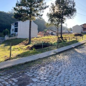 Terreno com 410m², no bairro Nossa Senhora da Saúde em Caxias do Sul para Alugar ou Comprar