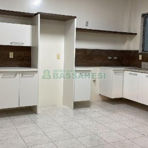 Apartamento com 147m², 3 dormitórios, 1 vaga, no bairro Centro em Caxias do Sul para Alugar ou Comprar