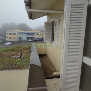 Sobrado com 69m², 2 dormitórios, 1 vaga, no bairro Cinqüentenário em Caxias do Sul para Comprar