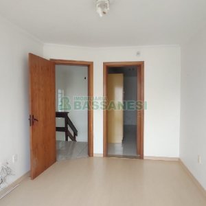 Sobrado com 69m², 2 dormitórios, 1 vaga, no bairro Cinqüentenário em Caxias do Sul para Comprar