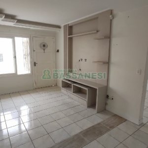 Sobrado com 69m², 2 dormitórios, 1 vaga, no bairro Cinqüentenário em Caxias do Sul para Comprar