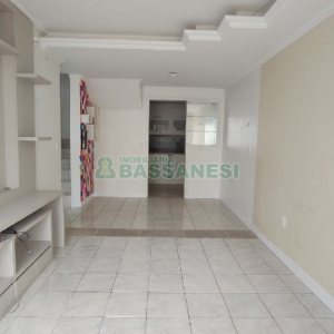 Sobrado com 69m², 2 dormitórios, 1 vaga, no bairro Cinqüentenário em Caxias do Sul para Comprar