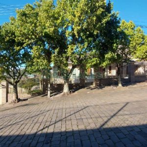 Casa com 312m², 4 dormitórios, 2 vagas, no bairro Cristo Redentor em Caxias do Sul para Alugar