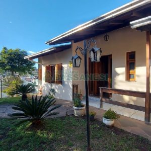 Casa com 312m², 4 dormitórios, 2 vagas, no bairro Cristo Redentor em Caxias do Sul para Alugar