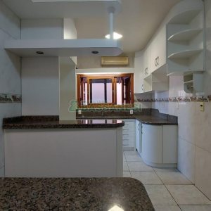 Casa com 312m², 4 dormitórios, 2 vagas, no bairro Cristo Redentor em Caxias do Sul para Alugar