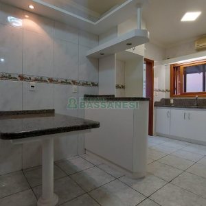 Casa com 312m², 4 dormitórios, 2 vagas, no bairro Cristo Redentor em Caxias do Sul para Alugar