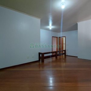 Casa com 312m², 4 dormitórios, 2 vagas, no bairro Cristo Redentor em Caxias do Sul para Alugar