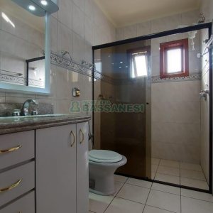 Casa com 312m², 4 dormitórios, 2 vagas, no bairro Cristo Redentor em Caxias do Sul para Alugar