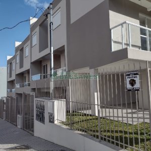 Sobrado com 94m², 3 dormitórios, 2 vagas, no bairro Vila Verde em Caxias do Sul para Comprar