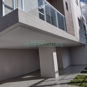 Sobrado com 94m², 3 dormitórios, 2 vagas, no bairro Vila Verde em Caxias do Sul para Comprar