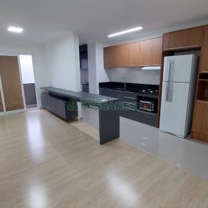 Apartamento com 93m², 3 dormitórios, 1 vaga, no bairro Madureira em Caxias do Sul para Alugar