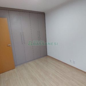 Apartamento com 93m², 3 dormitórios, 1 vaga, no bairro Madureira em Caxias do Sul para Alugar