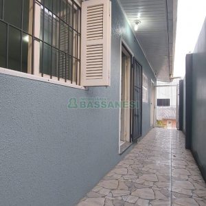 Casa com 84m², 2 dormitórios, 1 vaga, no bairro Cristo Redentor em Caxias do Sul para Alugar