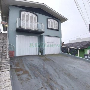 Casa com 84m², 2 dormitórios, 1 vaga, no bairro Cristo Redentor em Caxias do Sul para Alugar