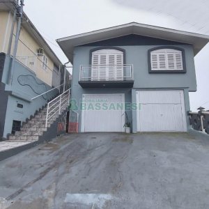Casa com 84m², 2 dormitórios, 1 vaga, no bairro Cristo Redentor em Caxias do Sul para Alugar