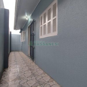 Casa com 84m², 2 dormitórios, 1 vaga, no bairro Cristo Redentor em Caxias do Sul para Alugar