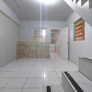 Casa com 84m², 2 dormitórios, 1 vaga, no bairro Cristo Redentor em Caxias do Sul para Alugar