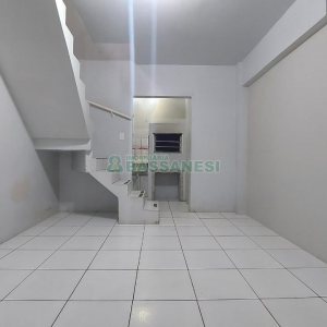 Casa com 84m², 2 dormitórios, 1 vaga, no bairro Cristo Redentor em Caxias do Sul para Alugar