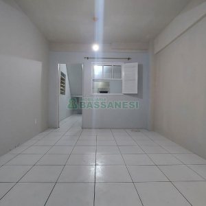 Casa com 84m², 2 dormitórios, 1 vaga, no bairro Cristo Redentor em Caxias do Sul para Alugar
