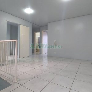 Casa com 84m², 2 dormitórios, 1 vaga, no bairro Cristo Redentor em Caxias do Sul para Alugar