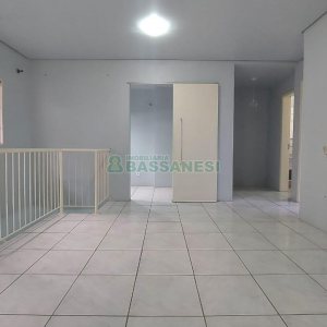 Casa com 84m², 2 dormitórios, 1 vaga, no bairro Cristo Redentor em Caxias do Sul para Alugar