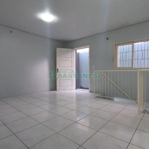 Casa com 84m², 2 dormitórios, 1 vaga, no bairro Cristo Redentor em Caxias do Sul para Alugar