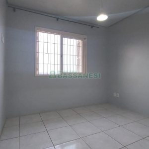 Casa com 84m², 2 dormitórios, 1 vaga, no bairro Cristo Redentor em Caxias do Sul para Alugar
