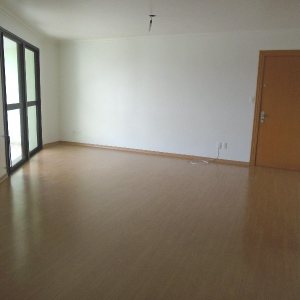 Apartamento com 154m², 3 dormitórios, 4 vagas, no bairro São Leopoldo em Caxias do Sul para Comprar