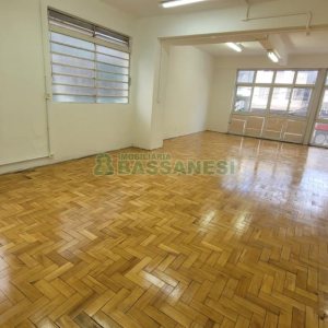 Sala com 74m², no bairro Centro em Caxias do Sul para Alugar