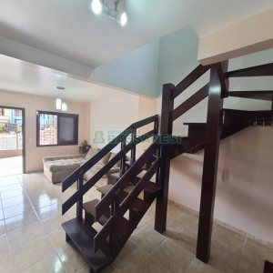 Sobrado com 111m², 2 dormitórios, 2 vagas, no bairro Nossa Senhora da Saúde em Caxias do Sul para Comprar