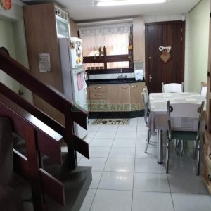 Sobrado com 111m², 2 dormitórios, 2 vagas, no bairro Nossa Senhora da Saúde em Caxias do Sul para Comprar