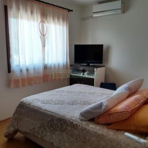 Sobrado com 111m², 2 dormitórios, 2 vagas, no bairro Nossa Senhora da Saúde em Caxias do Sul para Comprar