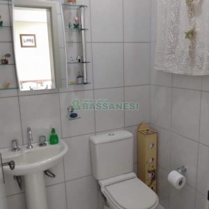 Sobrado com 111m², 2 dormitórios, 2 vagas, no bairro Nossa Senhora da Saúde em Caxias do Sul para Comprar