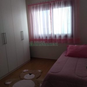 Sobrado com 111m², 2 dormitórios, 2 vagas, no bairro Nossa Senhora da Saúde em Caxias do Sul para Comprar