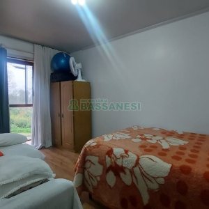 Apartamento com 81m², 3 dormitórios, 2 vagas, no bairro Desvio Rizzo em Caxias do Sul para Comprar
