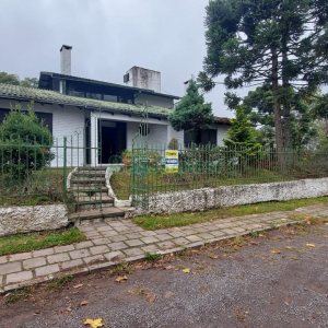 Casa Comercial com 366m², 6 dormitórios, 3 vagas, no bairro São Cristóvão em Caxias do Sul para Comprar