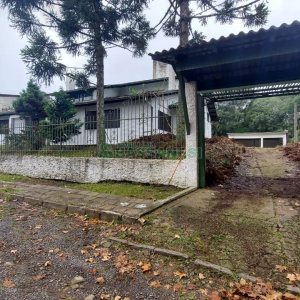 Casa Comercial com 366m², 6 dormitórios, 3 vagas, no bairro São Cristóvão em Caxias do Sul para Comprar