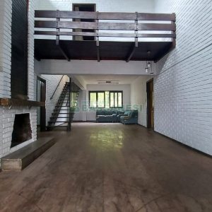 Casa Comercial com 366m², 6 dormitórios, 3 vagas, no bairro São Cristóvão em Caxias do Sul para Comprar