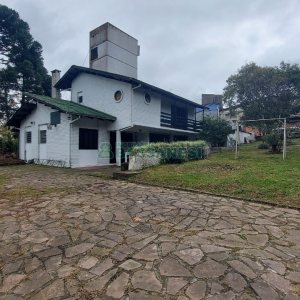 Casa Comercial com 366m², 6 dormitórios, 3 vagas, no bairro São Cristóvão em Caxias do Sul para Comprar