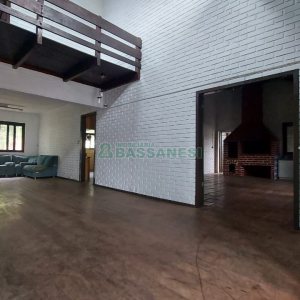 Casa Comercial com 366m², 6 dormitórios, 3 vagas, no bairro São Cristóvão em Caxias do Sul para Comprar