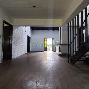 Casa Comercial com 366m², 6 dormitórios, 3 vagas, no bairro São Cristóvão em Caxias do Sul para Comprar