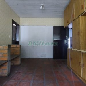 Casa Comercial com 366m², 6 dormitórios, 3 vagas, no bairro São Cristóvão em Caxias do Sul para Comprar