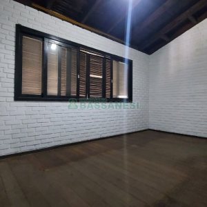 Casa Comercial com 366m², 6 dormitórios, 3 vagas, no bairro São Cristóvão em Caxias do Sul para Comprar